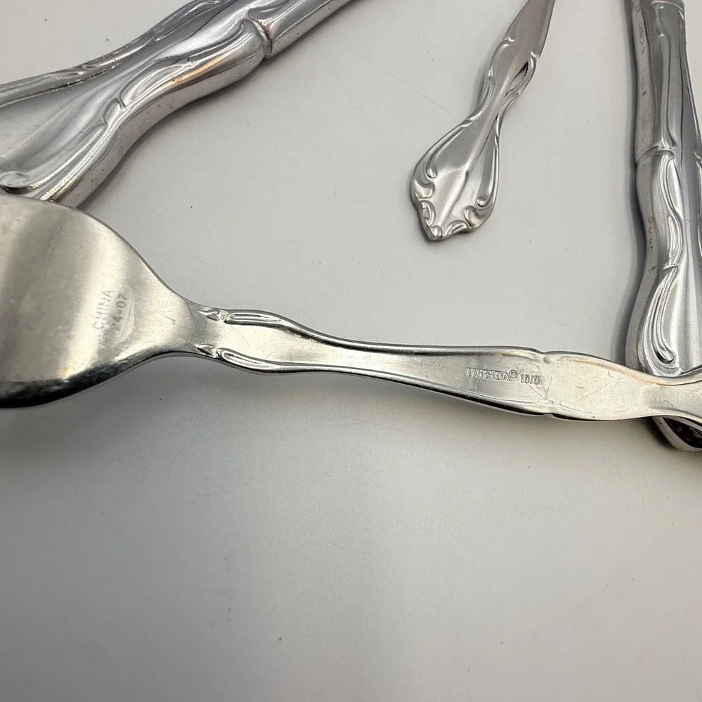 Oneida Andrina 18/8 Stainless Flatware 45 Piece Set Scroll Design Silverware